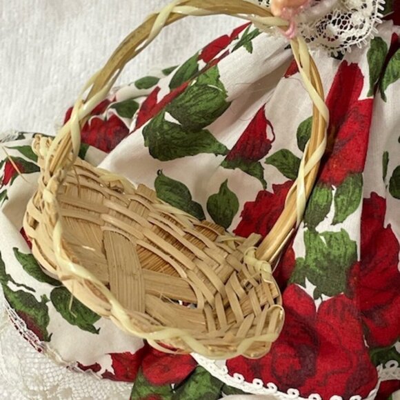 Madame Alexander restrung 8" Scarlett Picnic Shadow doll with stand. - Picture 4 of 8